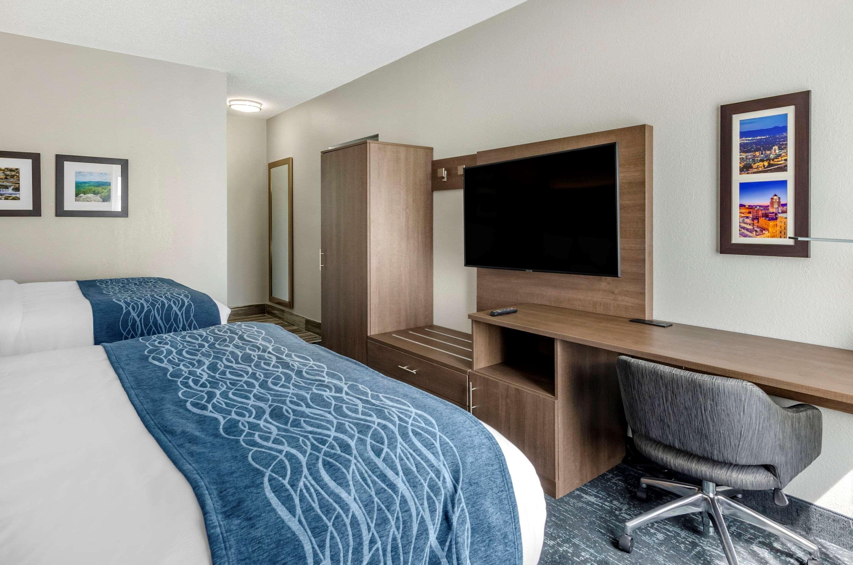 Comfort Inn & Suites Troutville - Roanoke North - Daleville Екстериор снимка