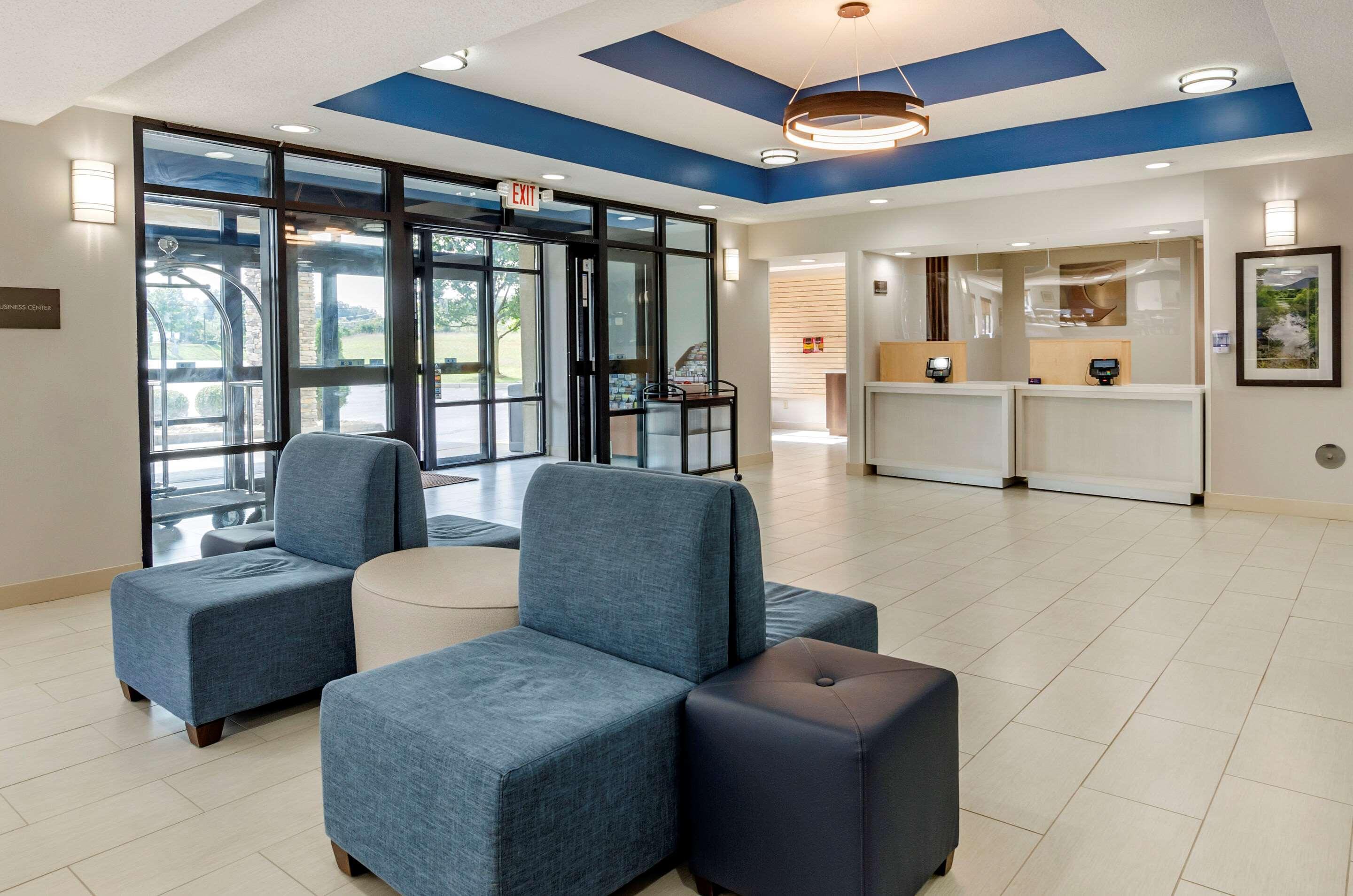 Comfort Inn & Suites Troutville - Roanoke North - Daleville Екстериор снимка