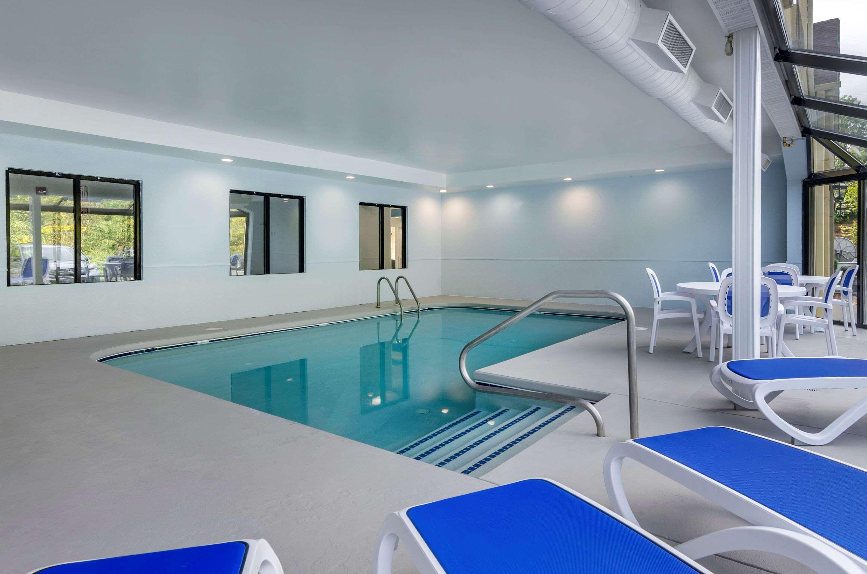 Comfort Inn & Suites Troutville - Roanoke North - Daleville Екстериор снимка