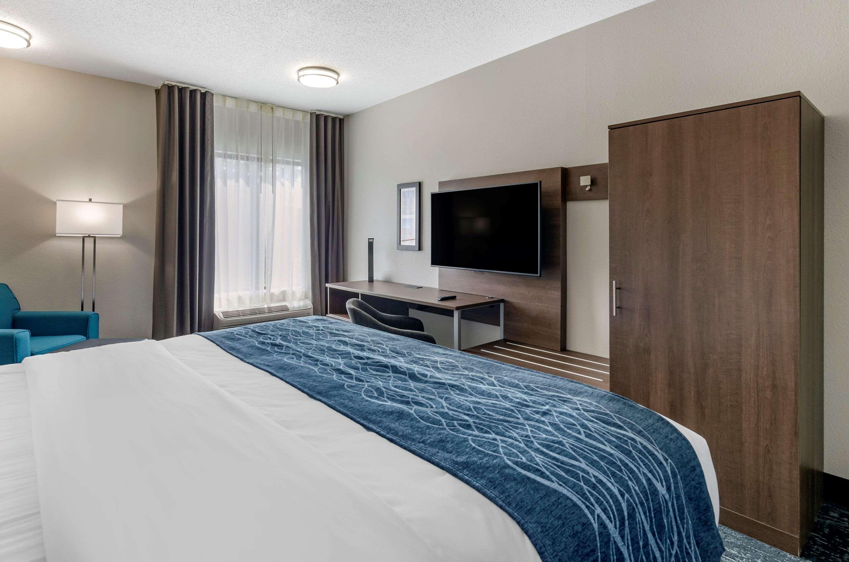 Comfort Inn & Suites Troutville - Roanoke North - Daleville Екстериор снимка