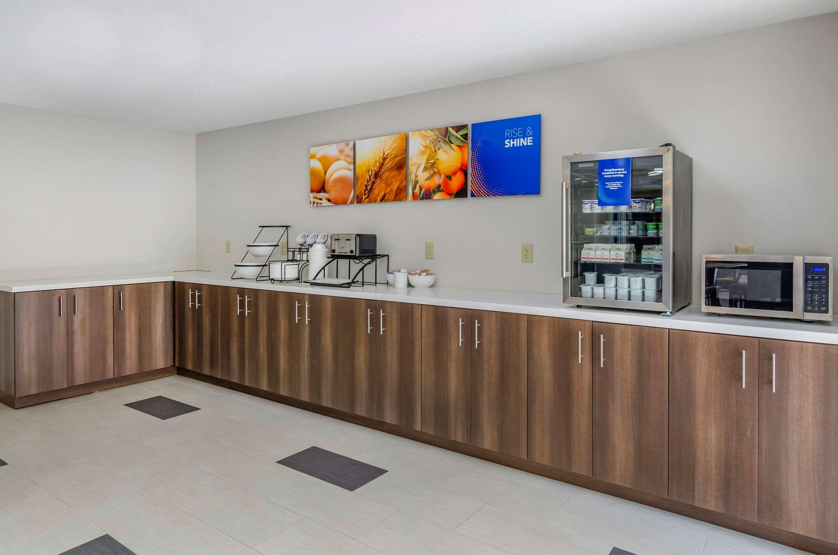 Comfort Inn & Suites Troutville - Roanoke North - Daleville Екстериор снимка