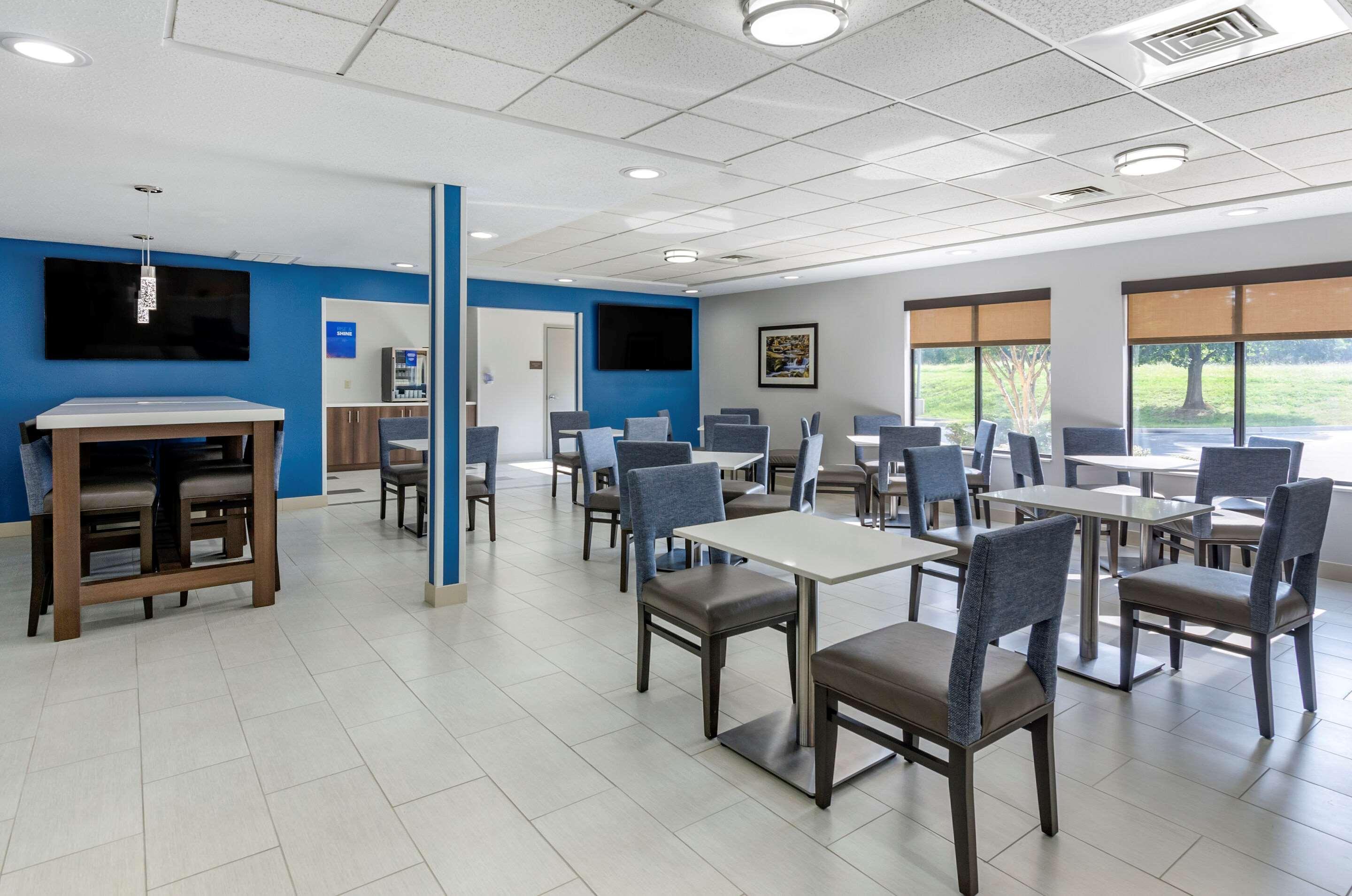 Comfort Inn & Suites Troutville - Roanoke North - Daleville Екстериор снимка