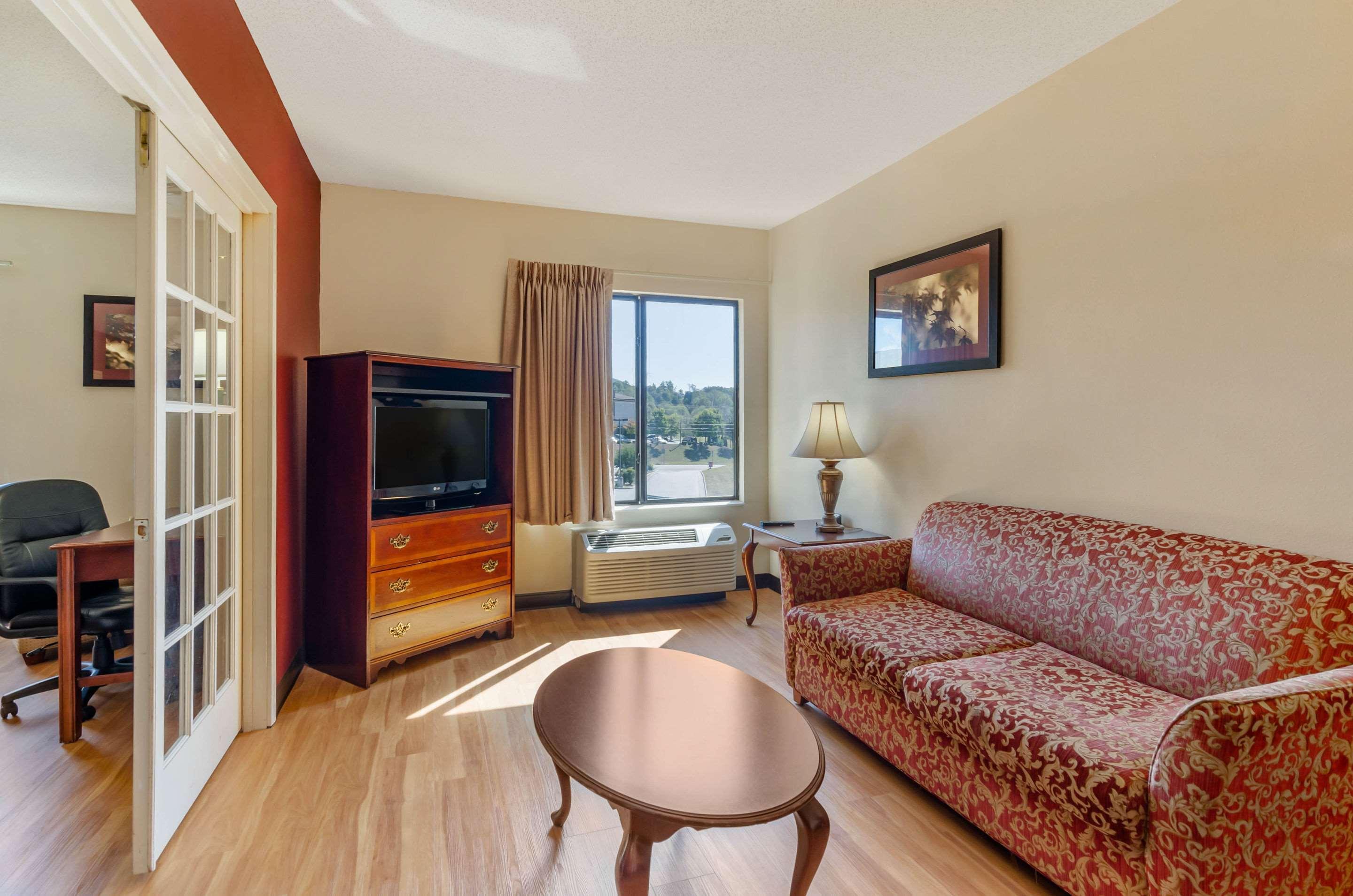 Comfort Inn & Suites Troutville - Roanoke North - Daleville Екстериор снимка