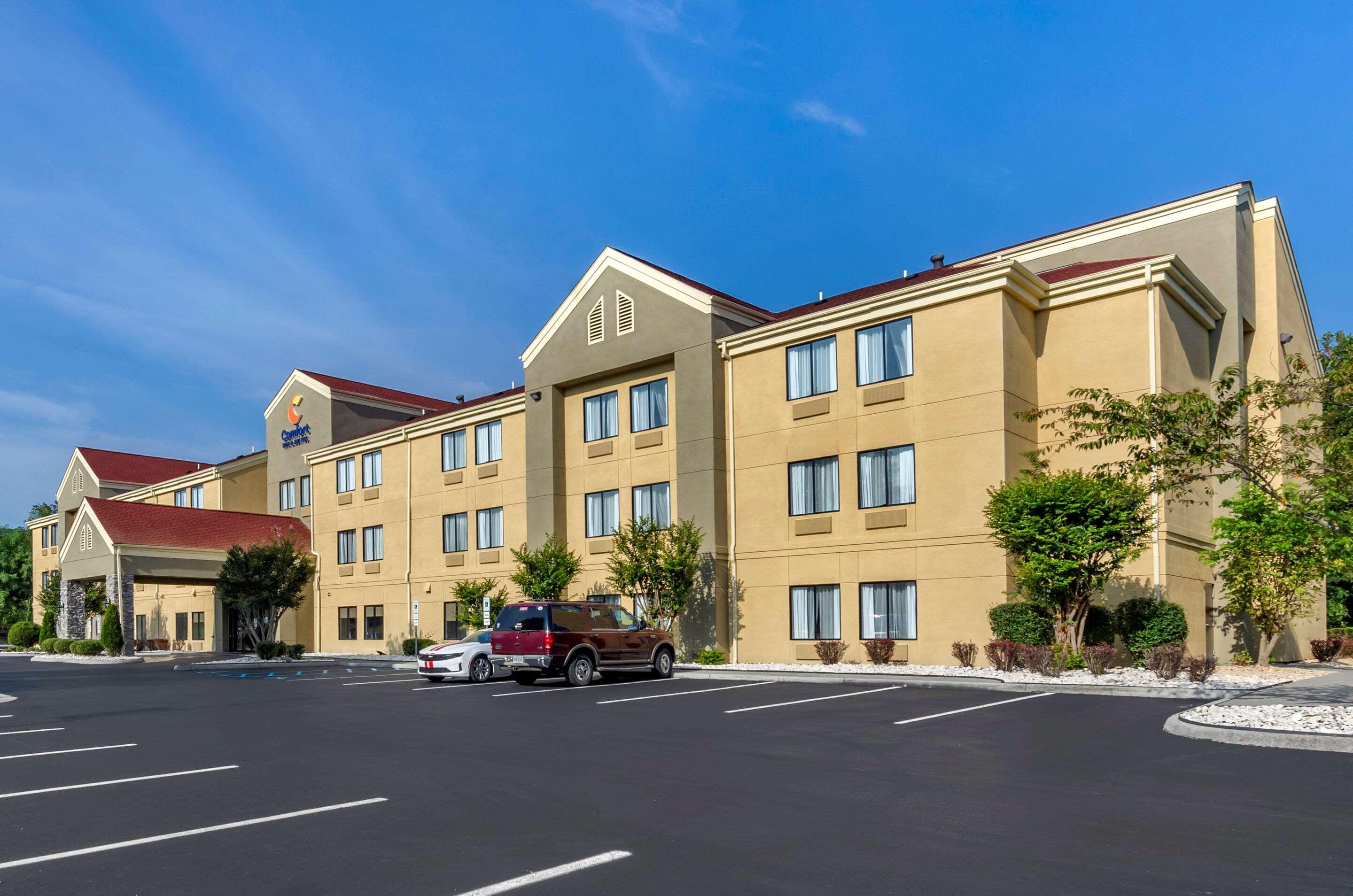 Comfort Inn & Suites Troutville - Roanoke North - Daleville Екстериор снимка